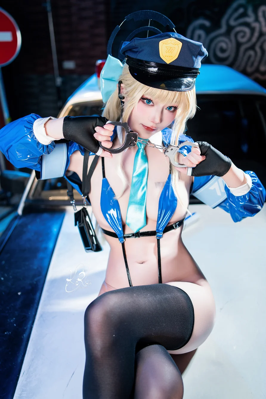 Coser-Celia-Toki-Police-019.webp