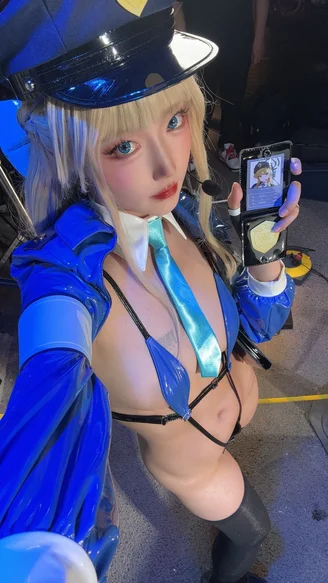 Coser-Celia-Toki-Police-045.webp