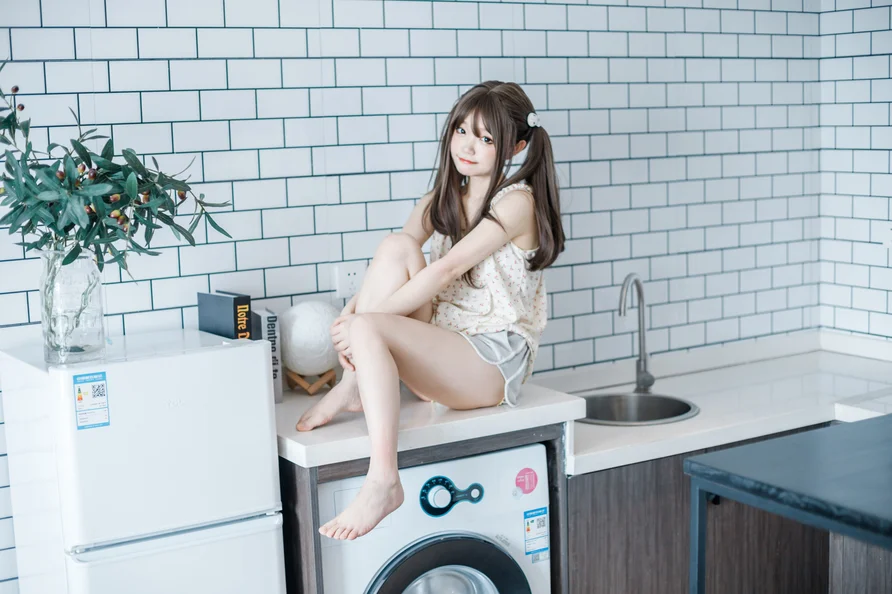 Coser-Eiri-Kanzawa-013.webp