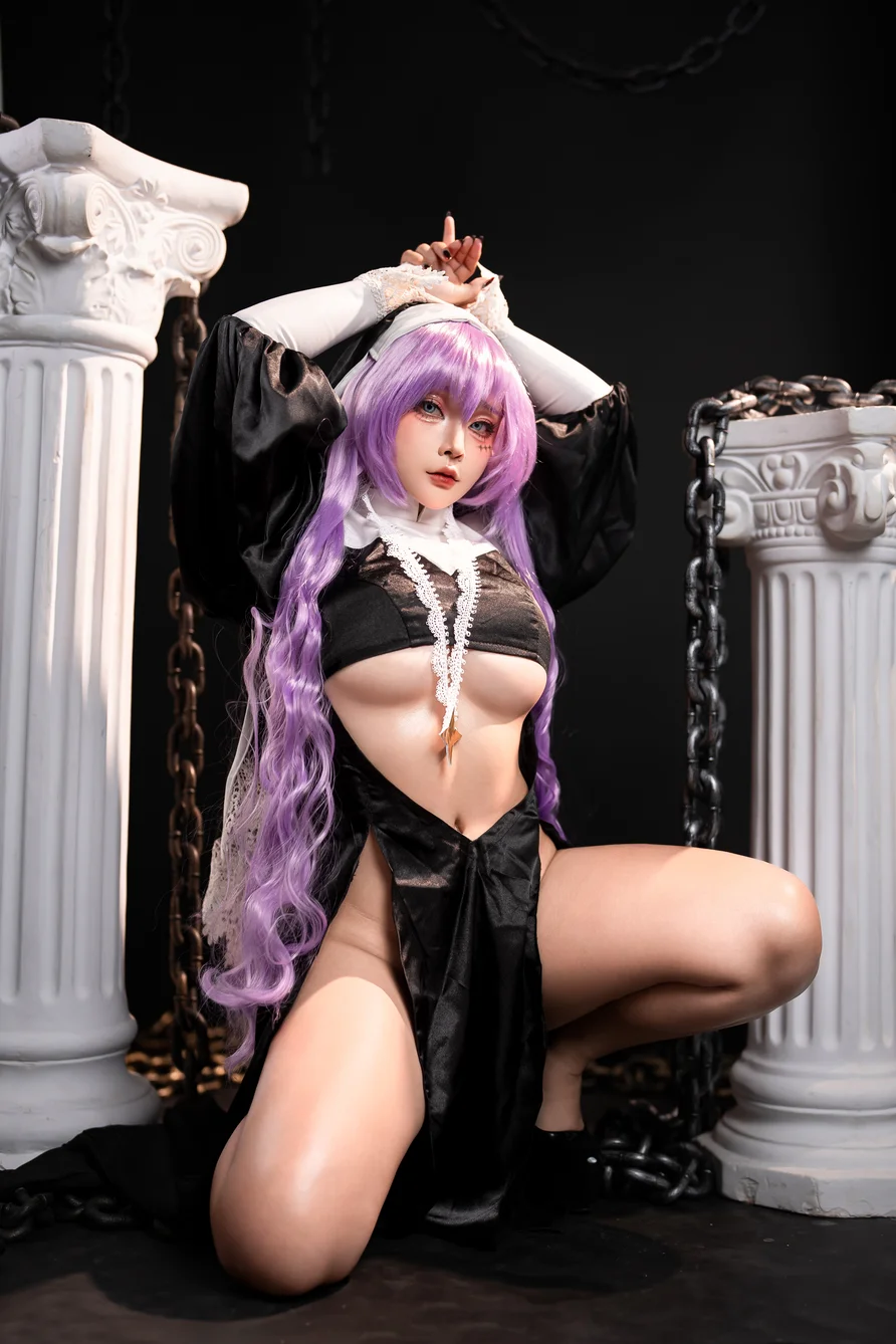 Coser-Sayo-Momo-Gigant-Sister-009.webp