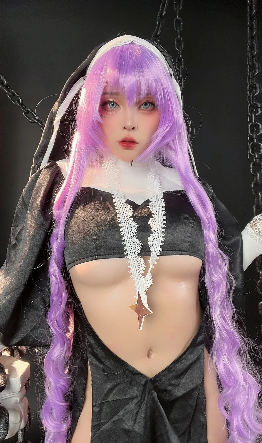 Coser-Sayo-Momo-Gigant-Sister-016.webp