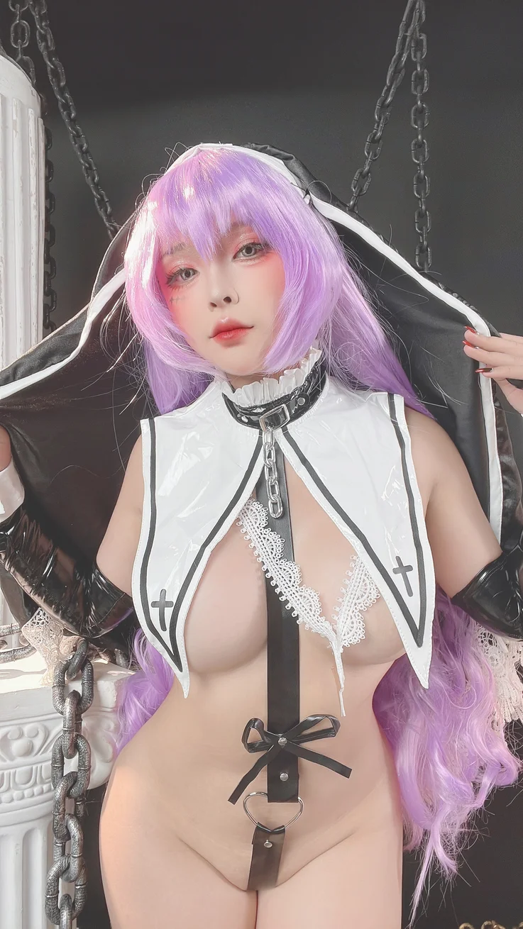 Coser-Sayo-Momo-Gigant-Sister-031.webp