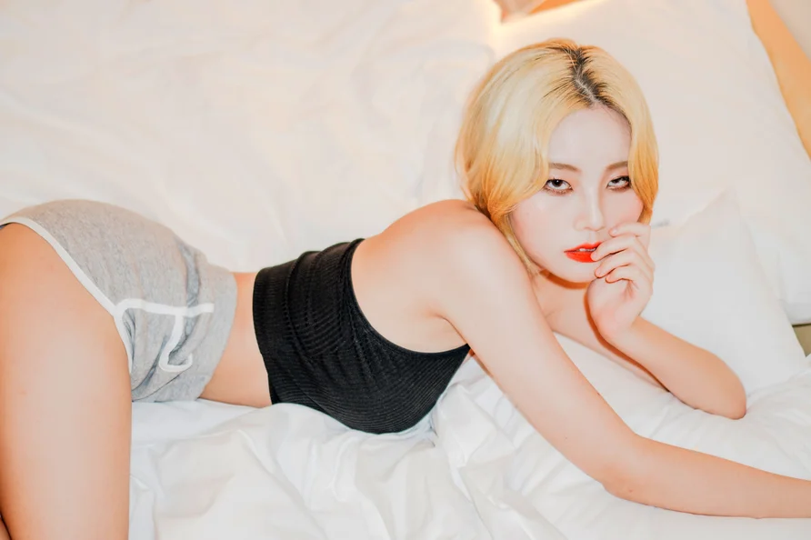 SAINT-Photolife-Yuna-Vol.14-Jeju-Story-Part-1-008.webp