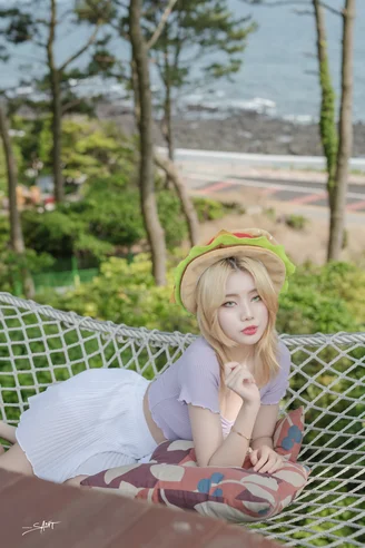 SAINT-Photolife-Yuna-Vol.14-Jeju-Story-Part-1-055.webp