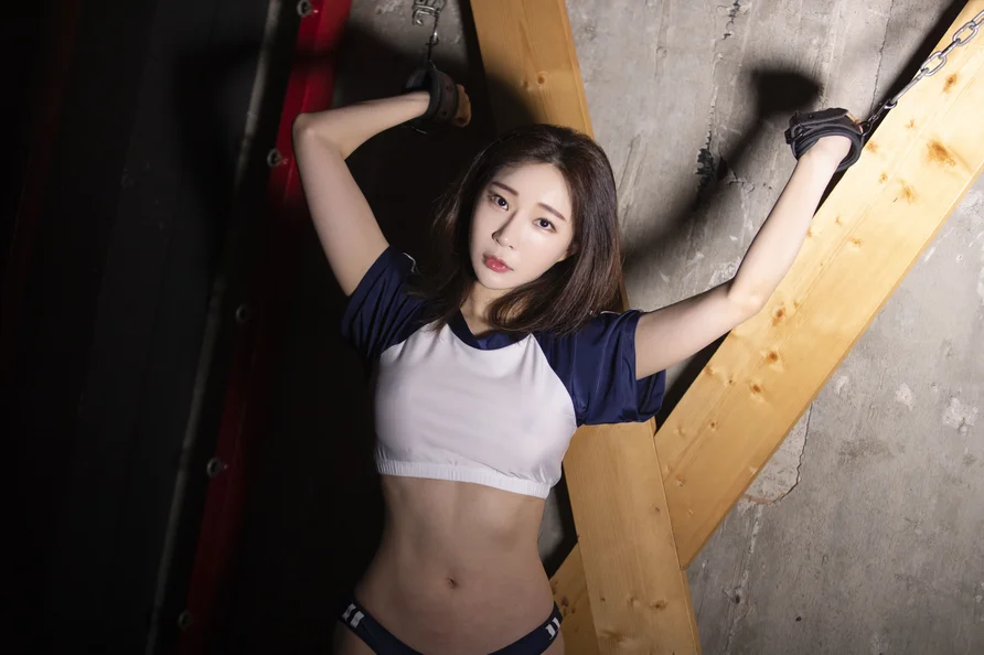 SUA-Vol.2-Photobook-Leak-005.webp