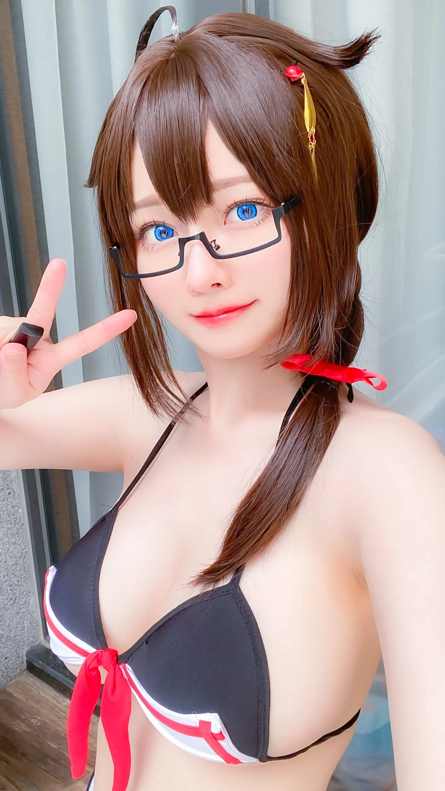 Coser-Arty-Shigure-Swimsuit-Kantai-Collection-019.webp