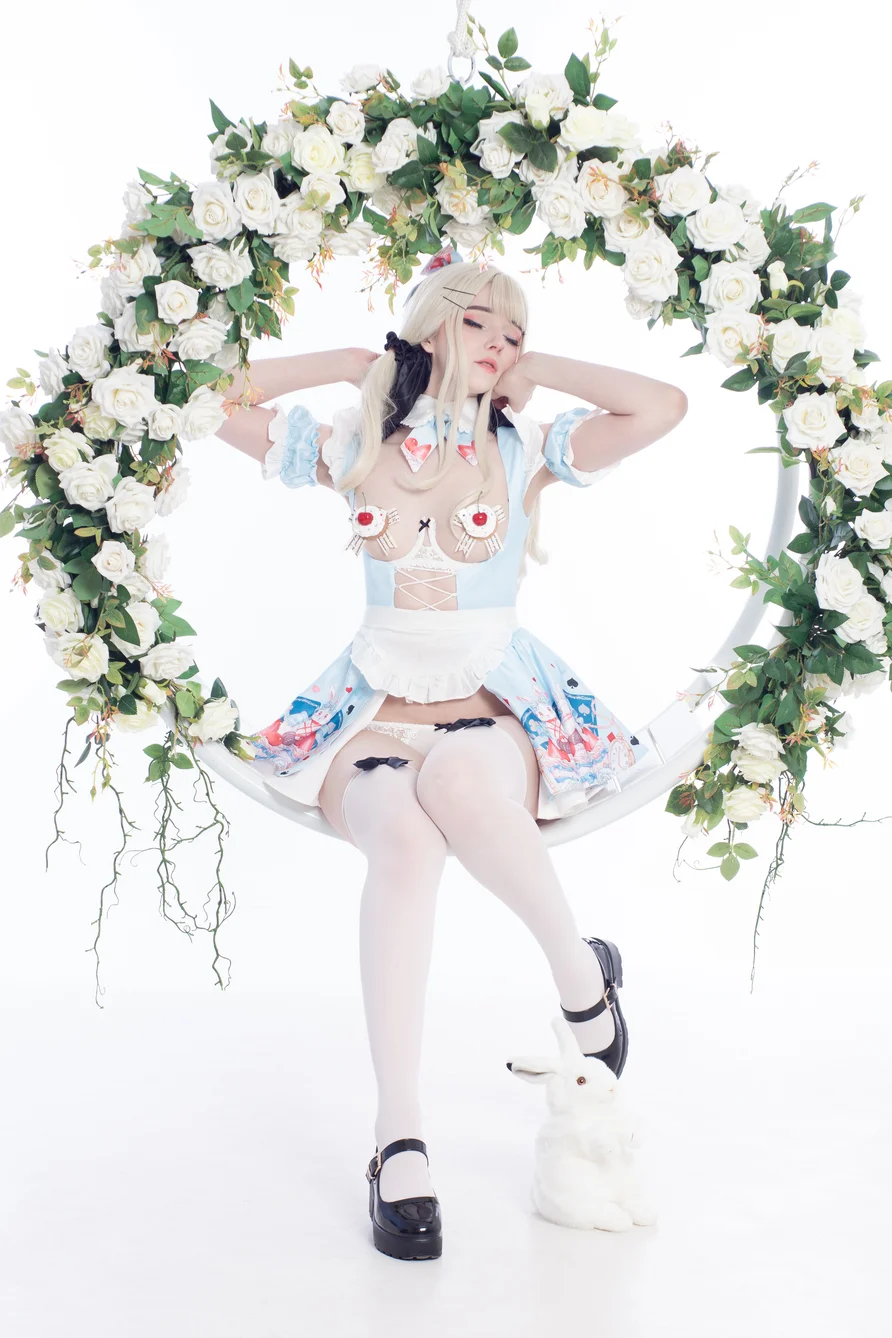 Coser-Candy-Ball-Alice-in-Easterland-003.webp