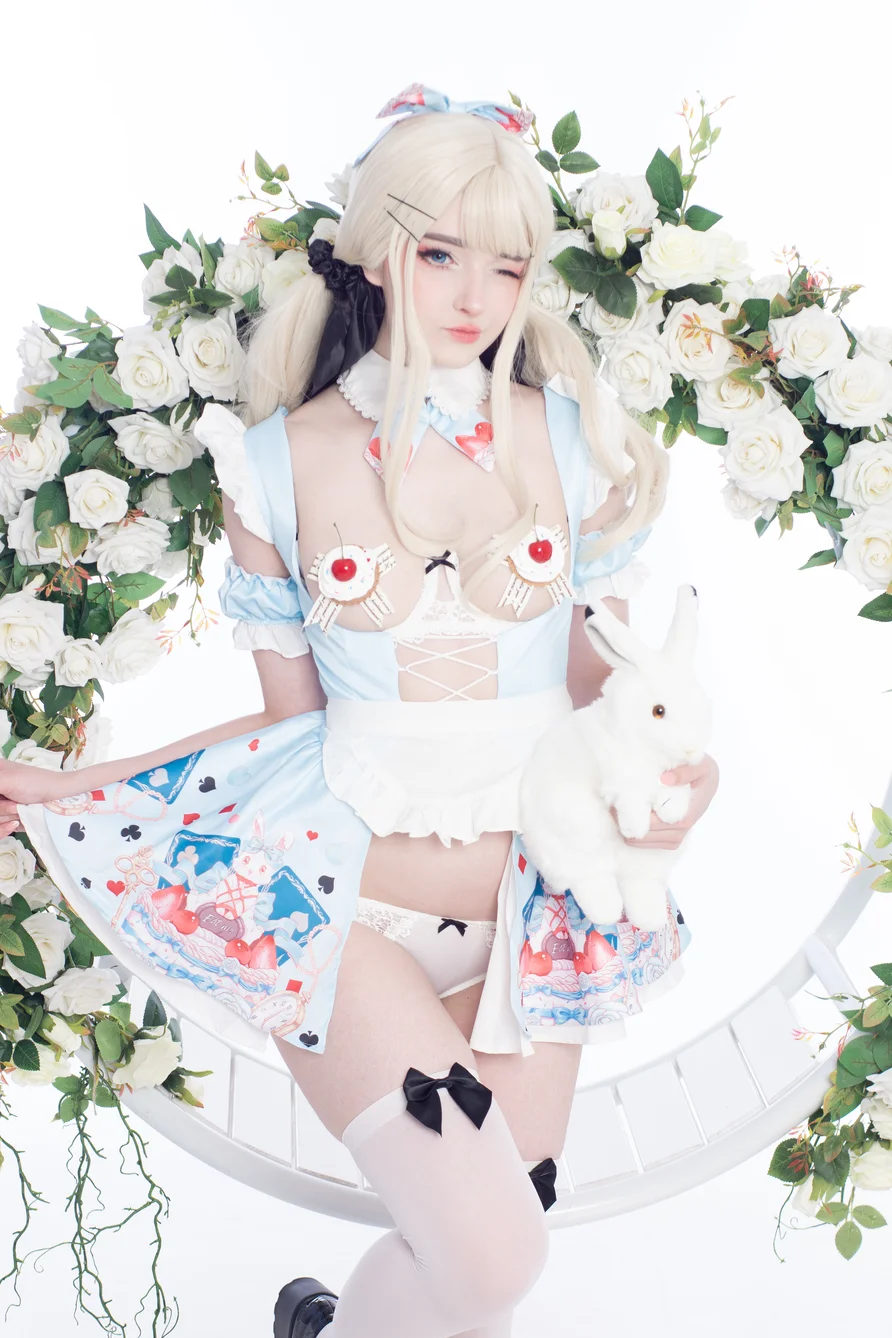 Coser-Candy-Ball-Alice-in-Easterland-006.webp