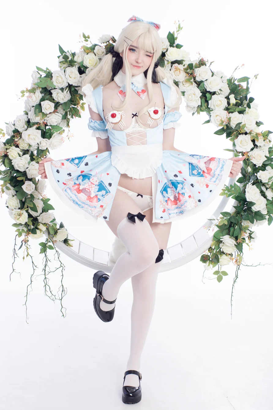 Coser-Candy-Ball-Alice-in-Easterland-009.webp