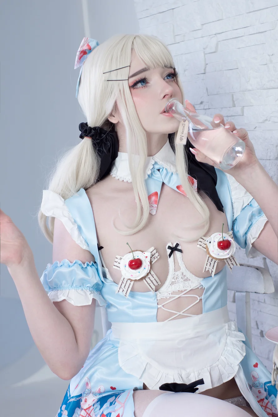 Coser-Candy-Ball-Alice-in-Easterland-016.webp