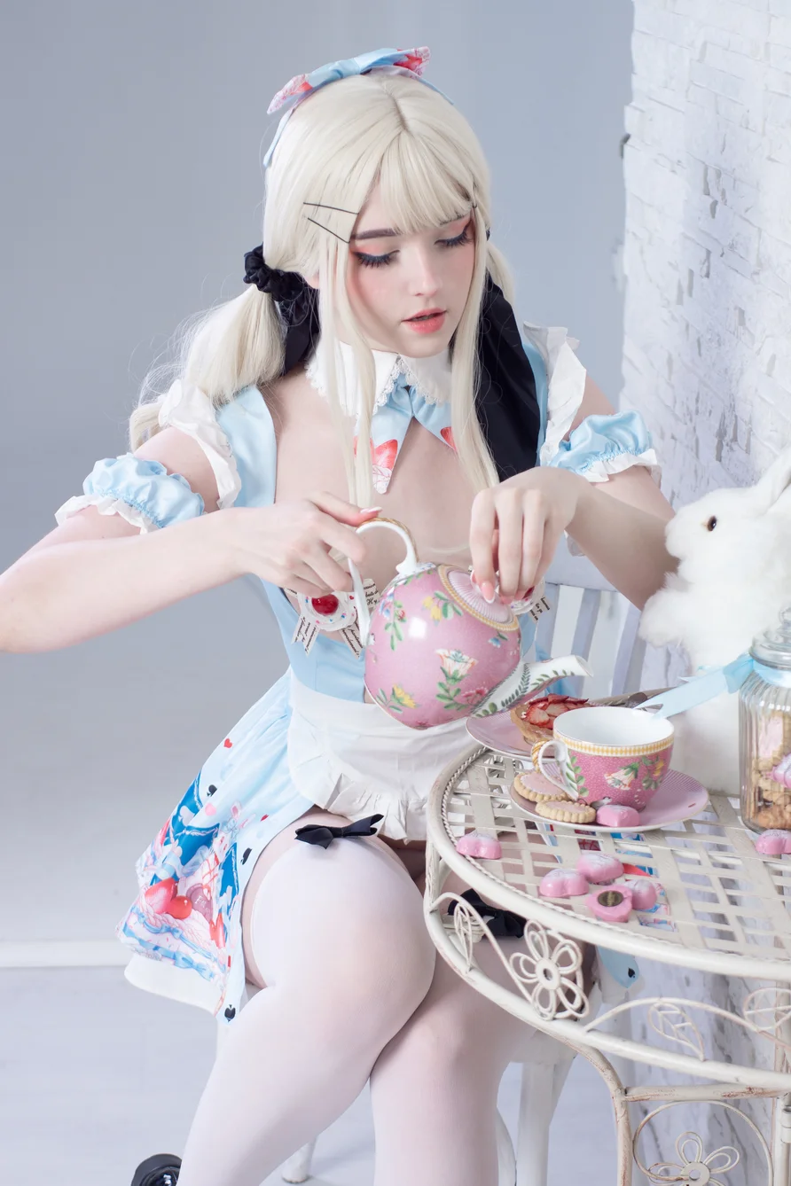 Coser-Candy-Ball-Alice-in-Easterland-018.webp