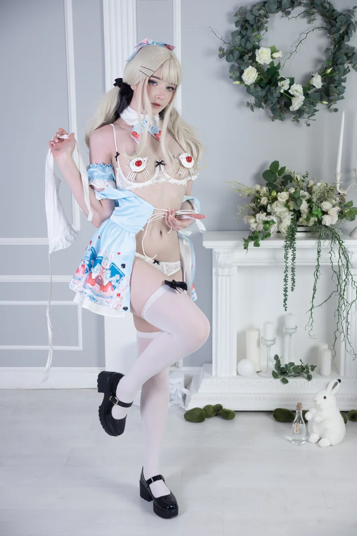 Coser-Candy-Ball-Alice-in-Easterland-039.webp