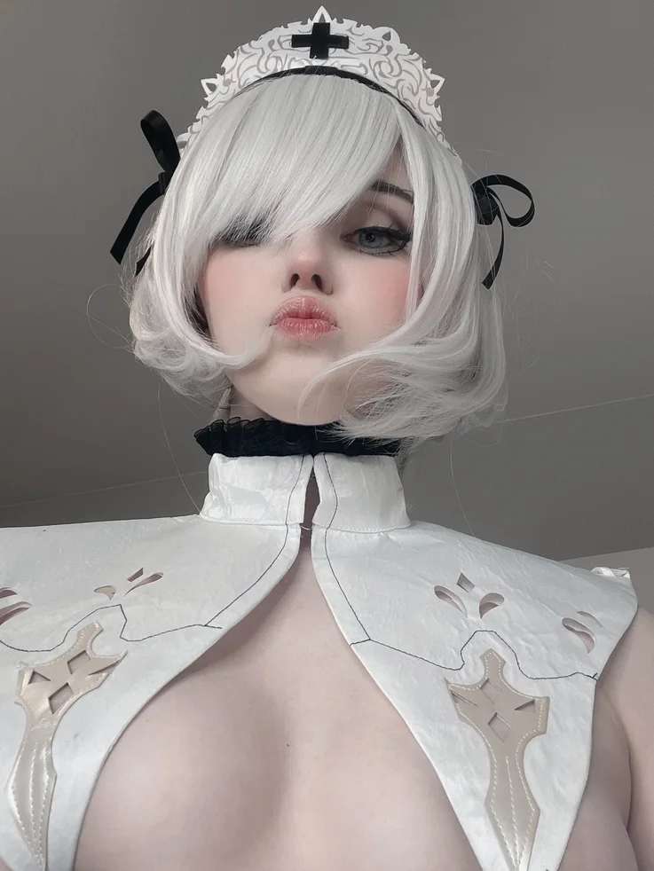 Coser-Candy-Ball-Maid-2B-023.webp