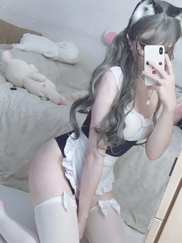 Coser-Candy-Ball-Maid-Swimsuit-022.webp