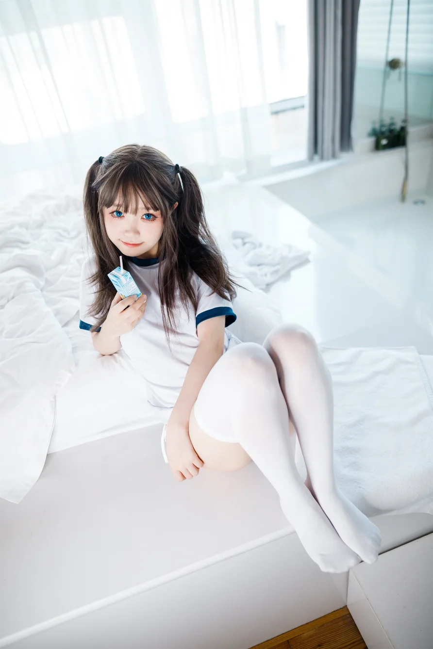 Coser-Eiri-Kanzawa-001.webp