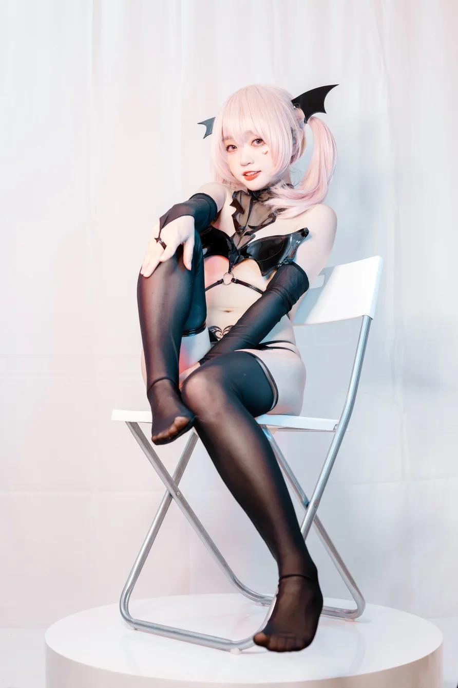 Coser-Eiri-Kanzawa--001.webp