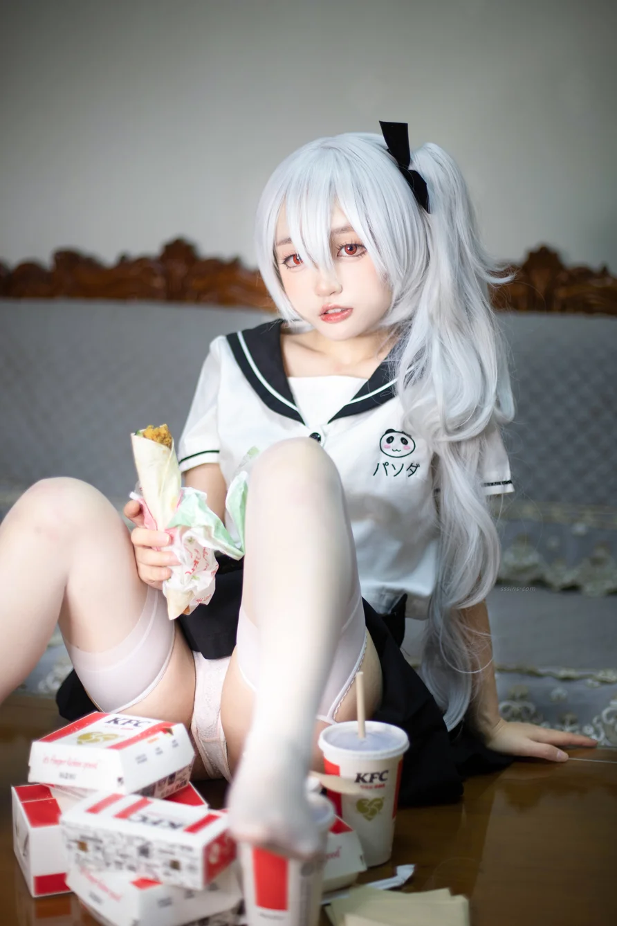 Coser-Eiri-Kanzawa-002.webp