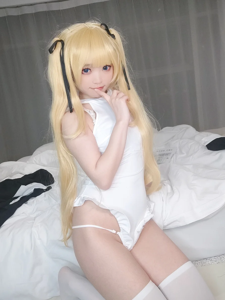 Coser-Eiri-Kanzawa-002.webp