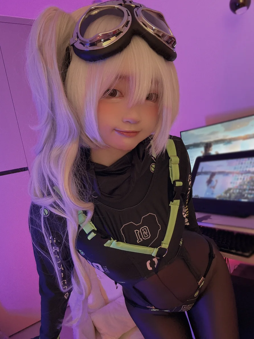 Coser-Eiri-Kanzawa-003.webp