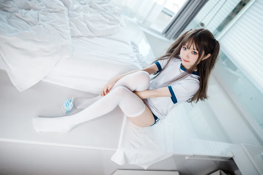 Coser-Eiri-Kanzawa-003.webp