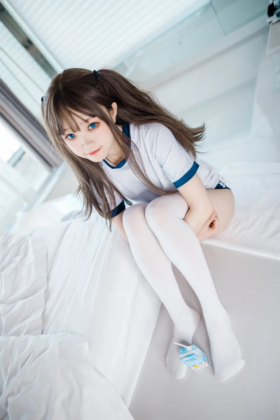 Coser-Eiri-Kanzawa-004.webp