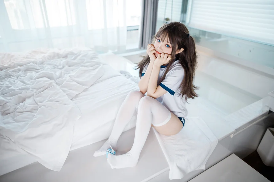 Coser-Eiri-Kanzawa-005.webp