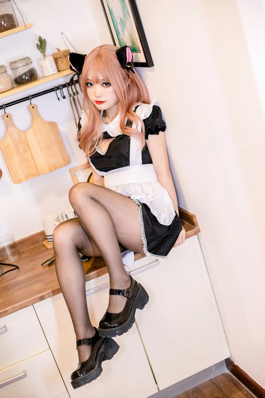 Coser-Eiri-Kanzawa-006.webp