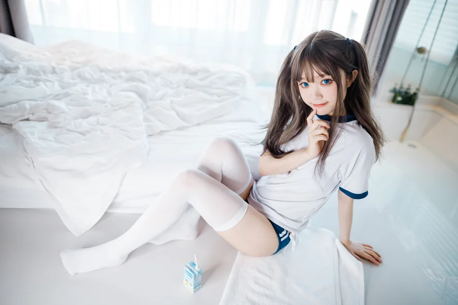 Coser-Eiri-Kanzawa-006.webp