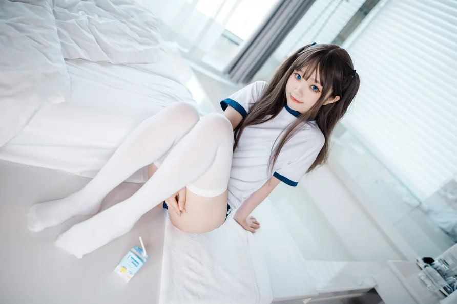 Coser-Eiri-Kanzawa-008.webp