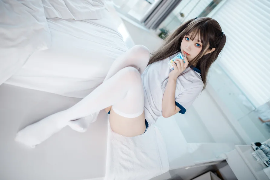 Coser-Eiri-Kanzawa-009.webp