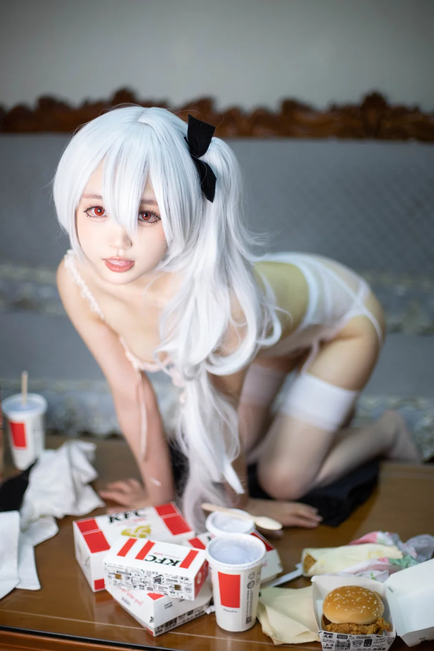 Coser-Eiri-Kanzawa-011.webp