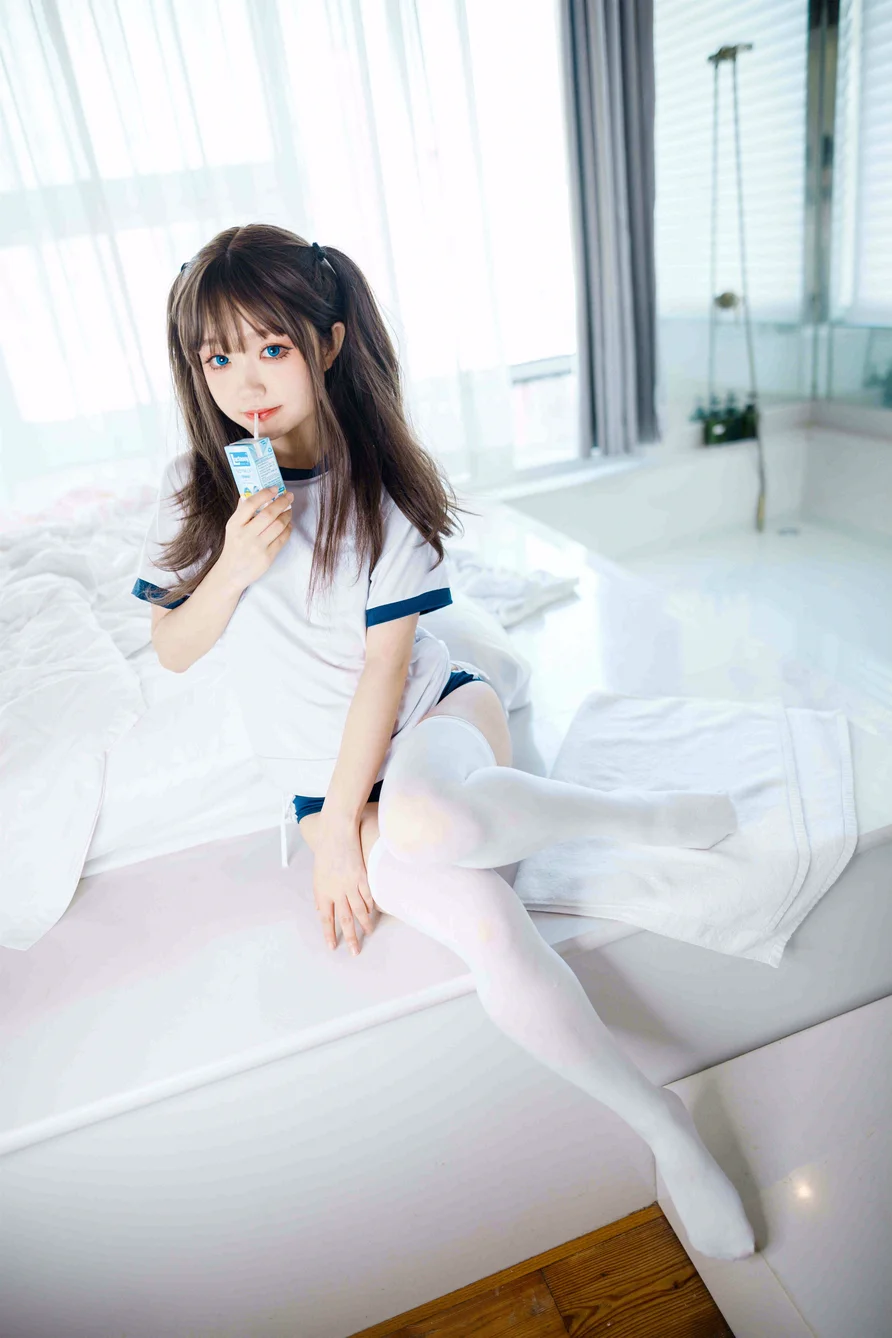 Coser-Eiri-Kanzawa-012.webp