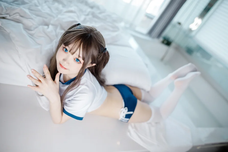 Coser-Eiri-Kanzawa-015.webp