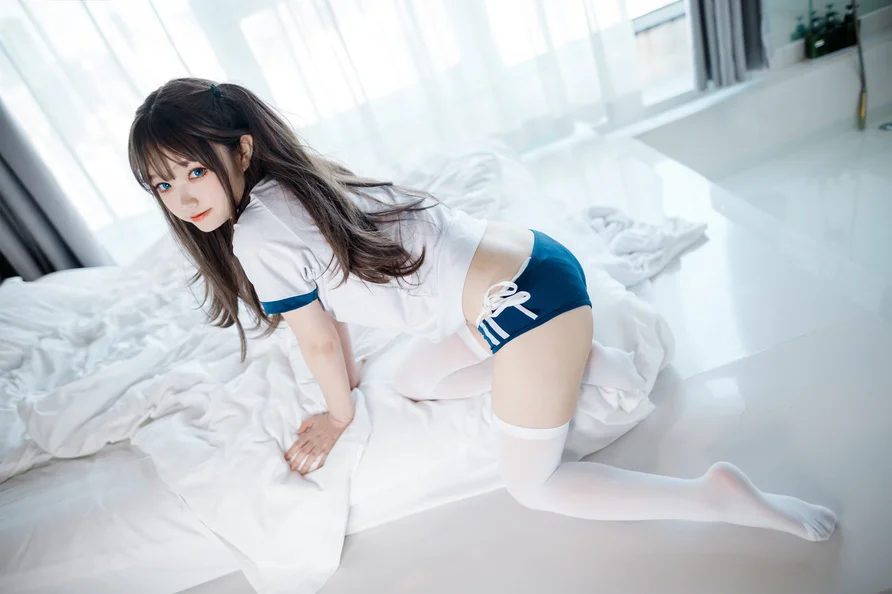 Coser-Eiri-Kanzawa-020.webp