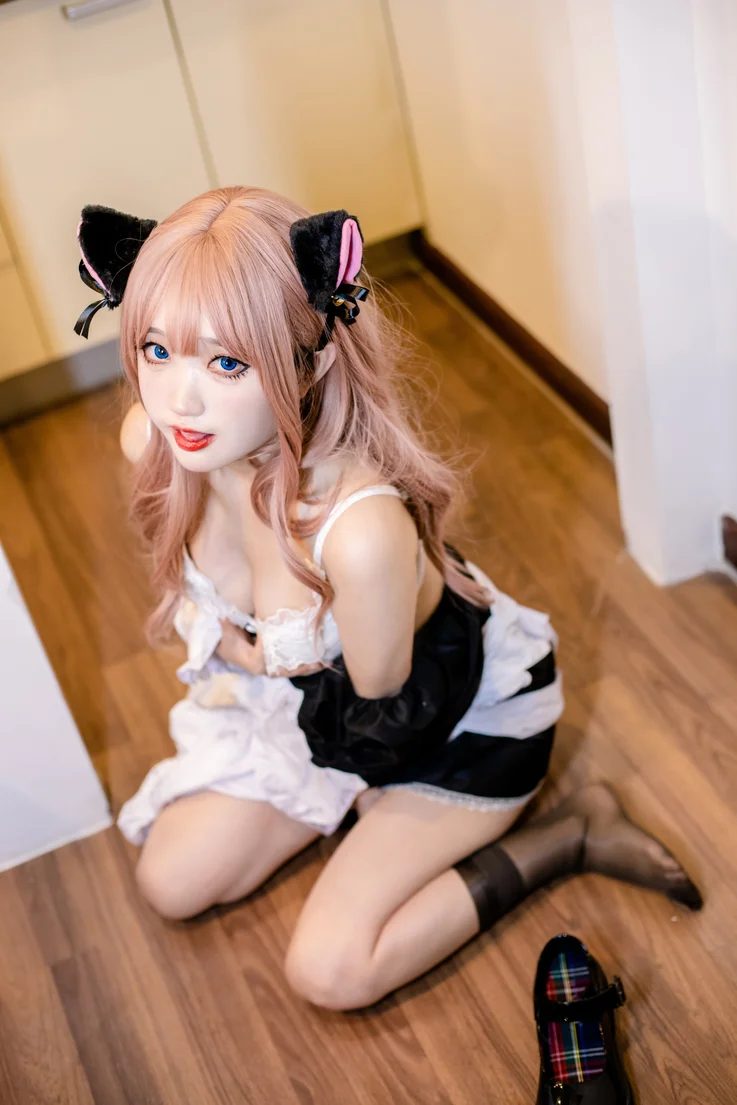 Coser-Eiri-Kanzawa-032.webp