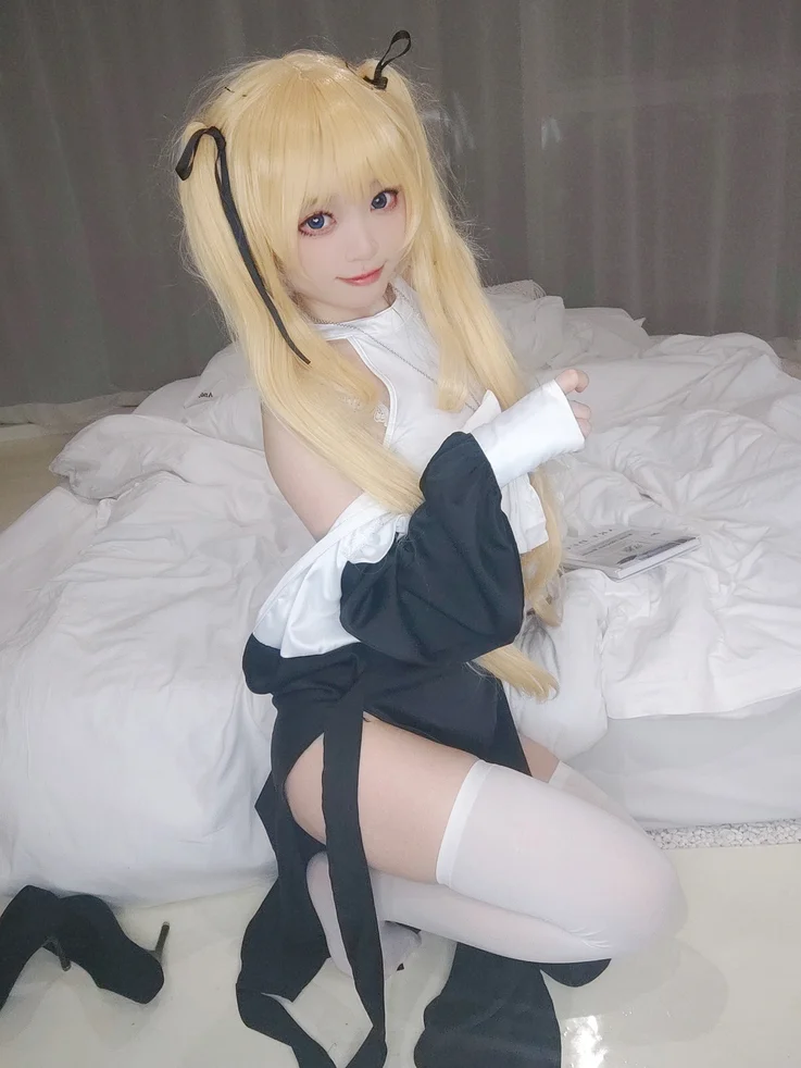 Coser-Eiri-Kanzawa-034.webp