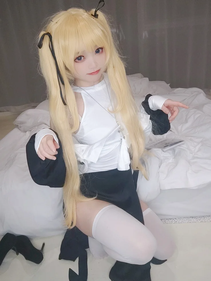 Coser-Eiri-Kanzawa-035.webp