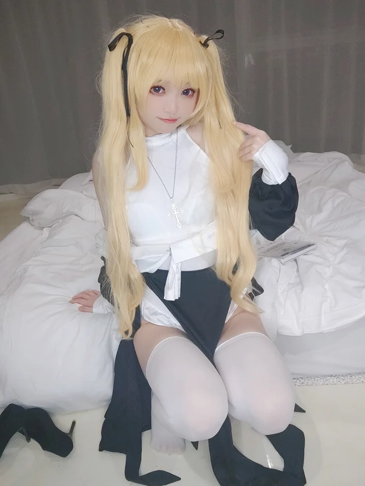 Coser-Eiri-Kanzawa-036.webp