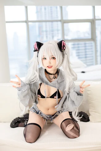 Coser-Eiri-Kanzawa-077.webp