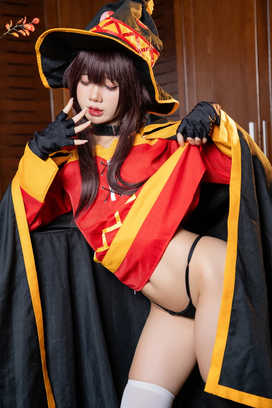 Coser-PoppaChan-Konosuba-Megumin-002.webp