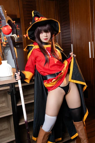 Coser-PoppaChan-Konosuba-Megumin-041.webp