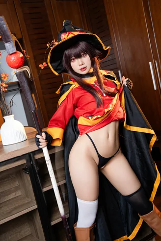 Coser-PoppaChan-Konosuba-Megumin-042.webp