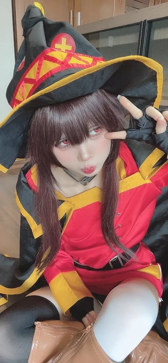 Coser-PoppaChan-Konosuba-Megumin-046.webp