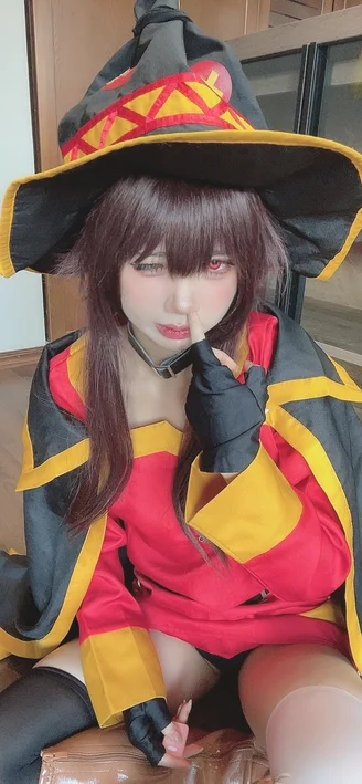 Coser-PoppaChan-Konosuba-Megumin-047.webp