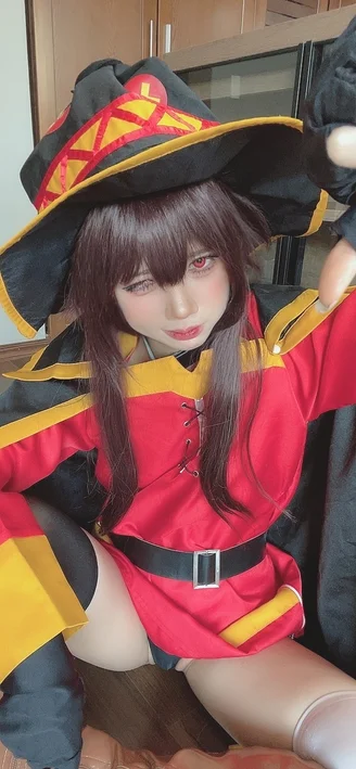 Coser-PoppaChan-Konosuba-Megumin-049.webp