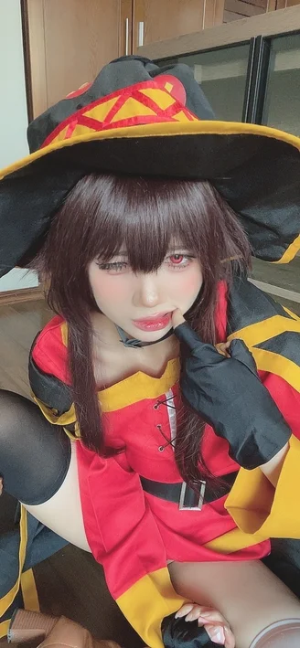 Coser-PoppaChan-Konosuba-Megumin-052.webp