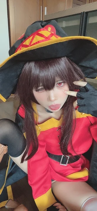 Coser-PoppaChan-Konosuba-Megumin-053.webp