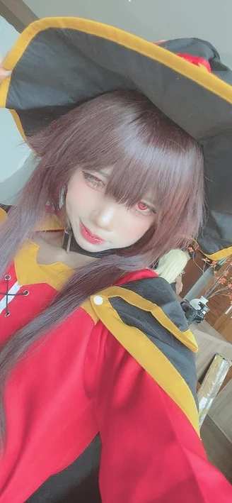 Coser-PoppaChan-Konosuba-Megumin-054.webp