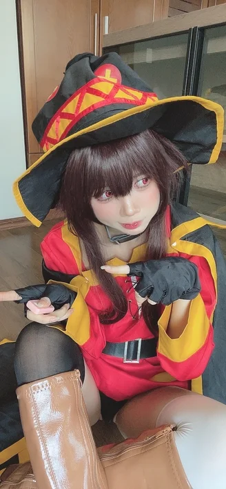 Coser-PoppaChan-Konosuba-Megumin-056.webp