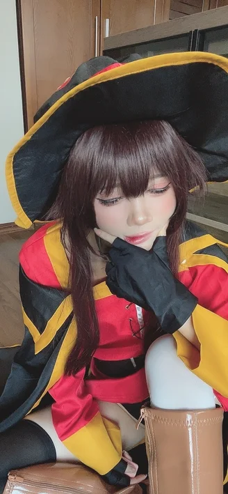 Coser-PoppaChan-Konosuba-Megumin-062.webp